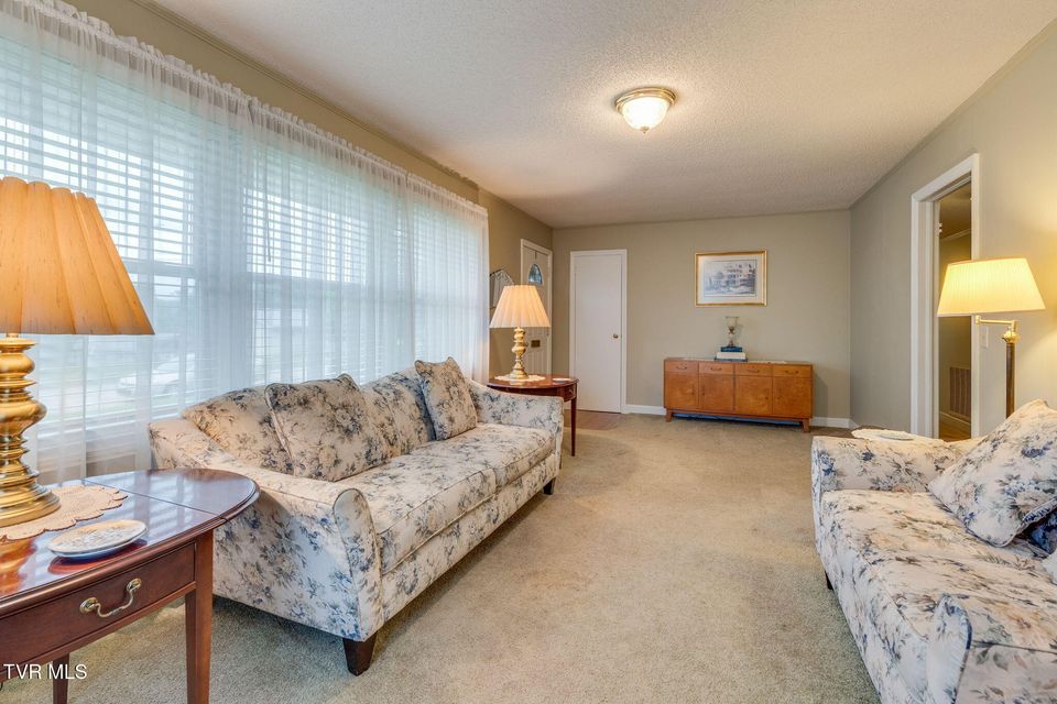 Photo #4: 837 Carlisle Drive
