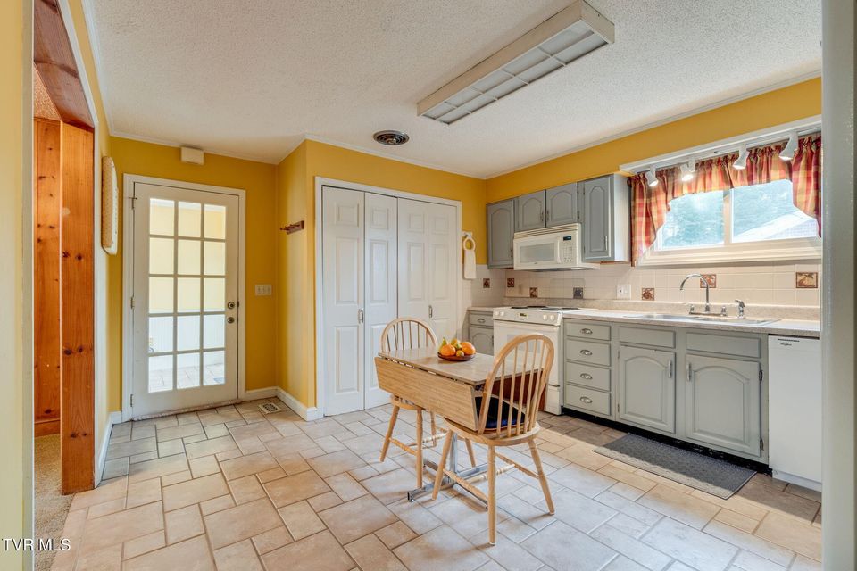Photo #5: 837 Carlisle Drive