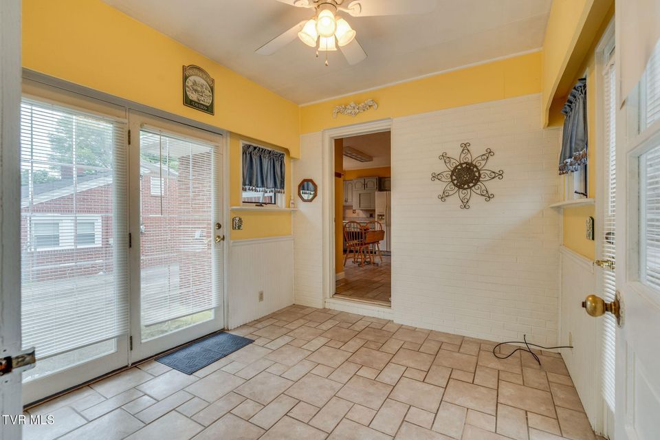 Photo #17: 837 Carlisle Drive