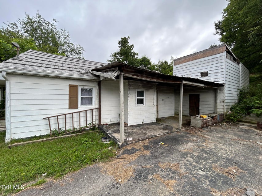 Photo #6: 531 Mullins Street