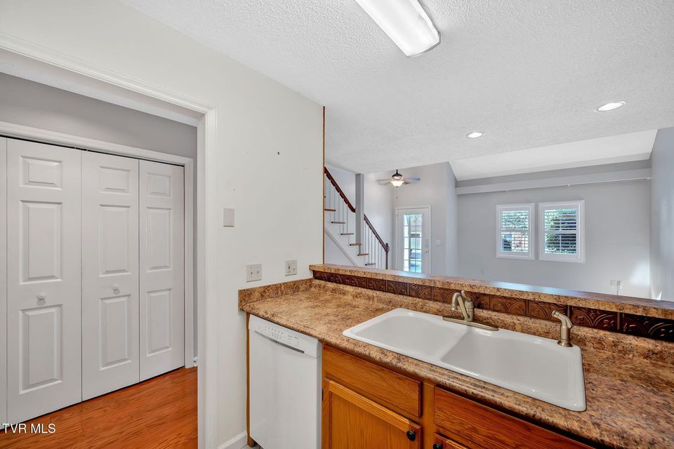 Photo #8: 308 Arbor Terrace