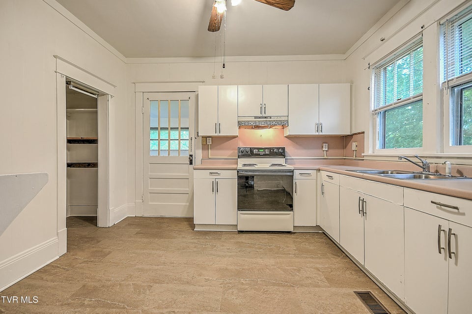 Photo #16: 1149 Moorland Avenue