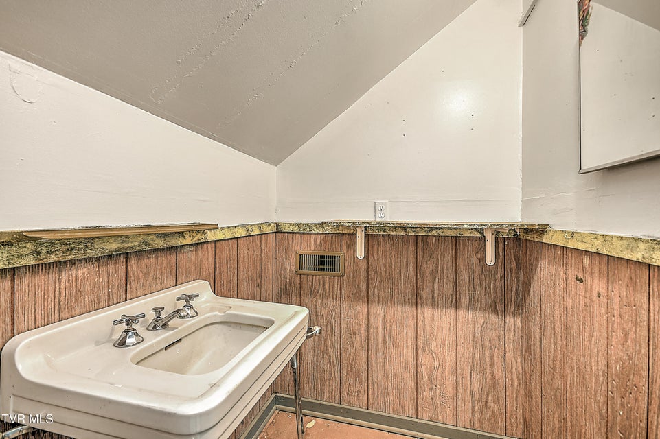 Photo #36: 1149 Moorland Avenue