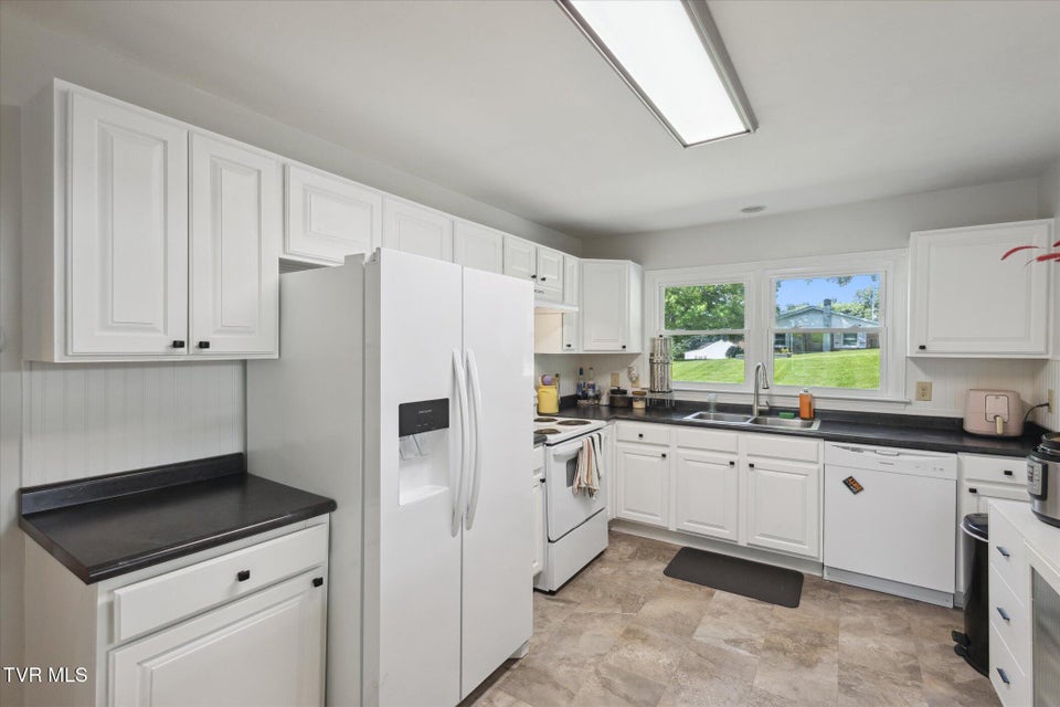 Photo #10: 103 Cottonwood Drive