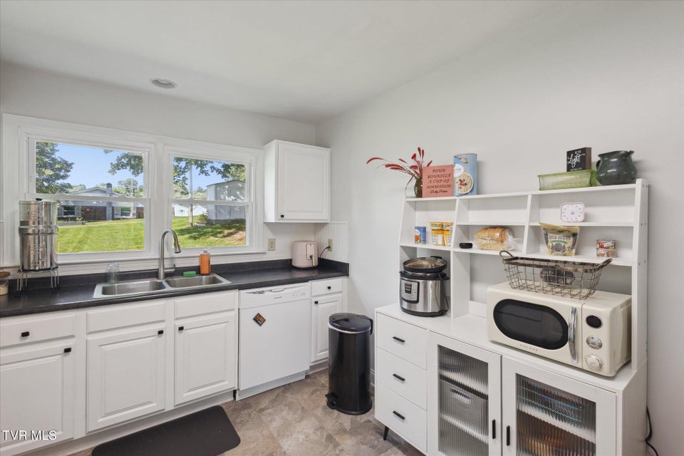 Photo #11: 103 Cottonwood Drive
