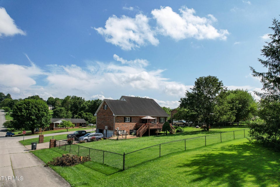 Photo #7: 735 Redwood Drive