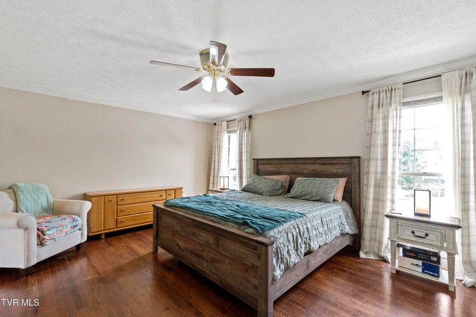 Photo #37: 735 Redwood Drive
