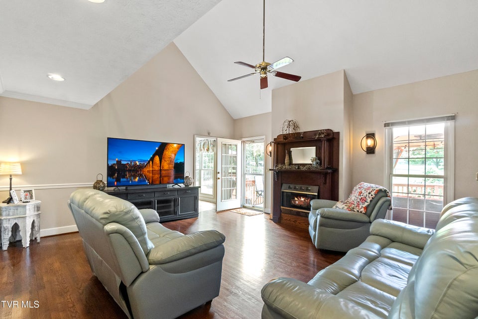 Photo #35: 735 Redwood Drive