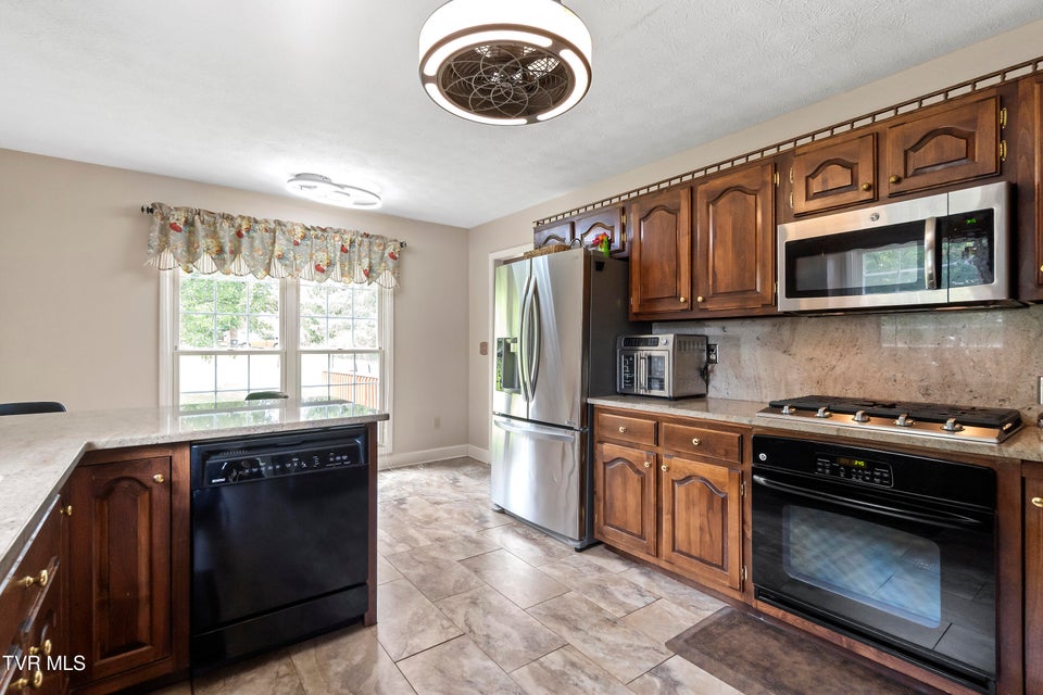 Photo #29: 735 Redwood Drive