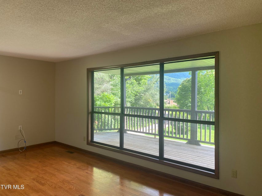 Photo #11: 261 Rainbolt Street