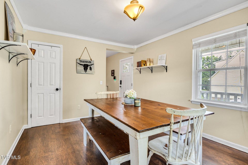 Photo #7: 208 Hallock Place