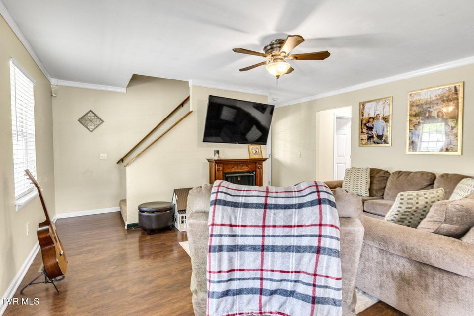Photo #6: 208 Hallock Place
