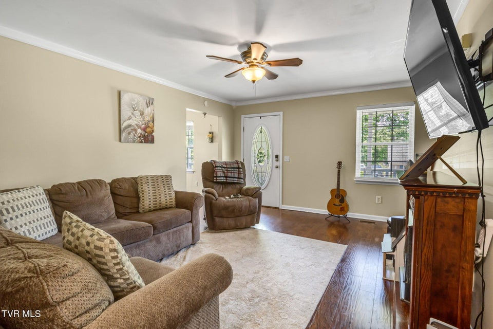 Photo #10: 208 Hallock Place