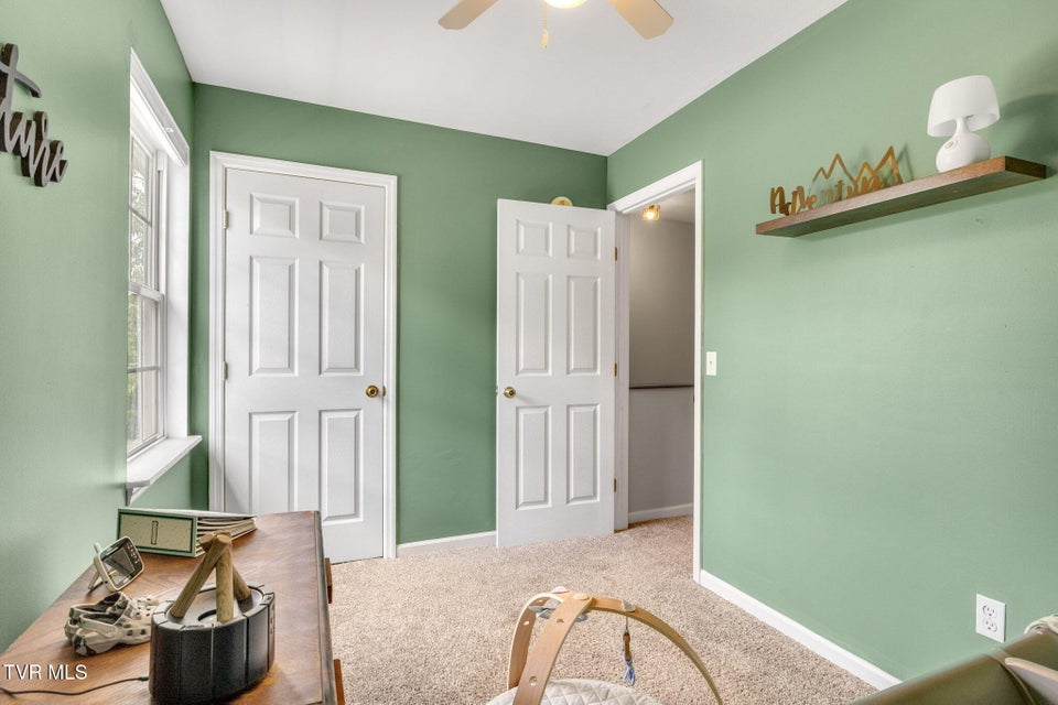 Photo #18: 208 Hallock Place