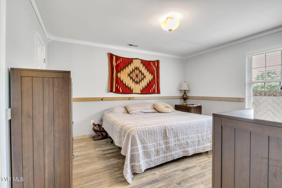 Photo #19: 208 Hallock Place