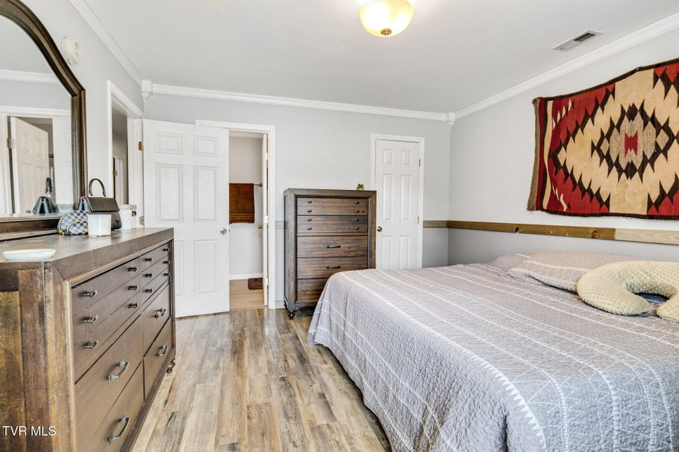 Photo #20: 208 Hallock Place