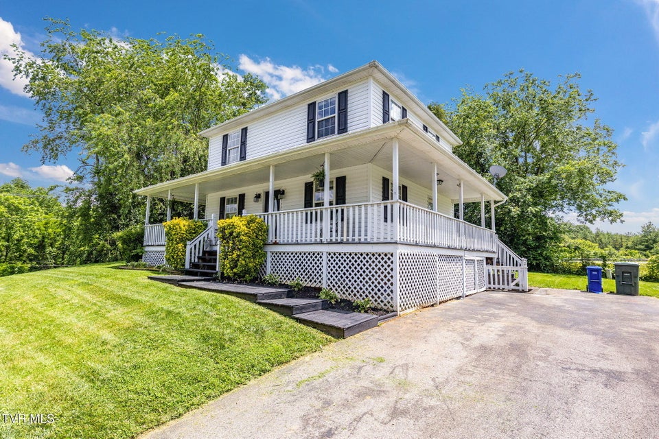 Photo #2: 208 Hallock Place