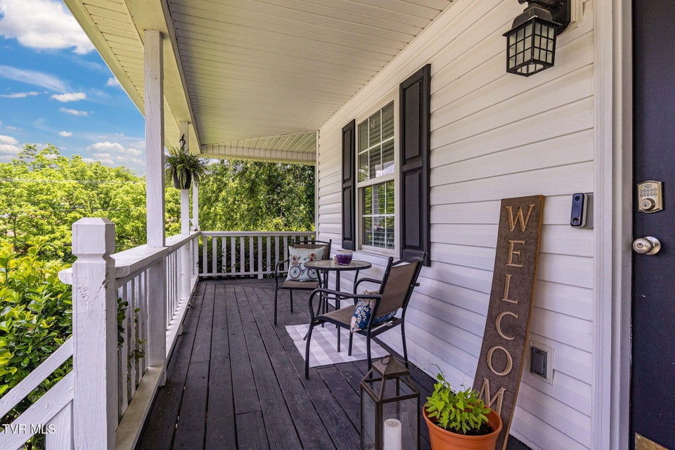 Photo #25: 208 Hallock Place
