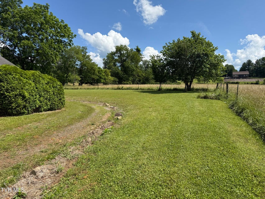 Photo #2: 318 Pinecrest Street