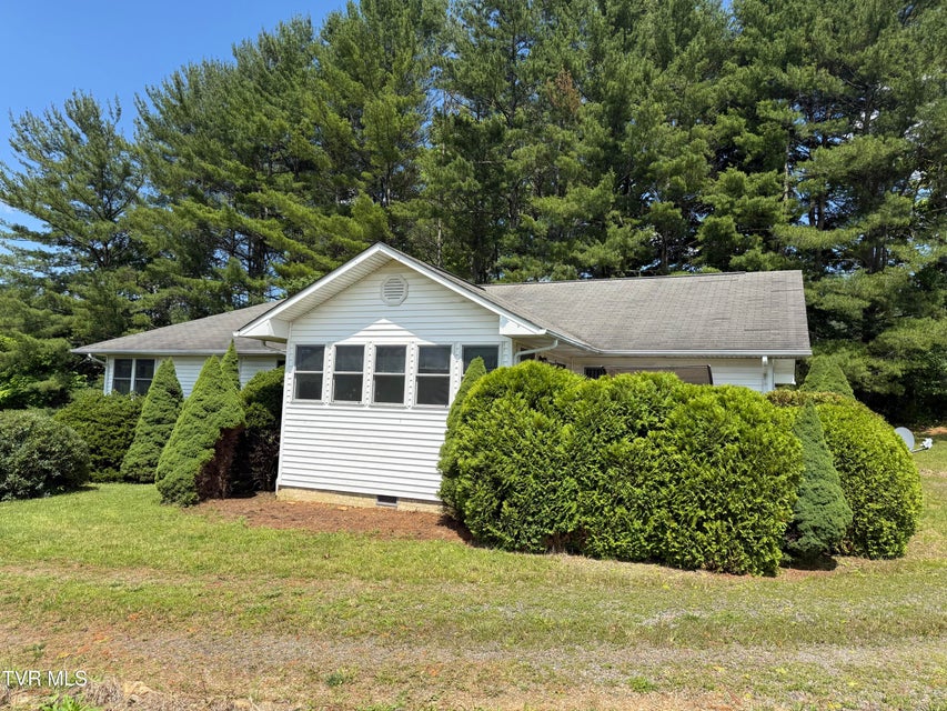 Photo #3: 318 Pinecrest Street