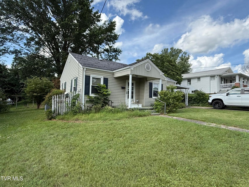 Photo #2: 609 D Street