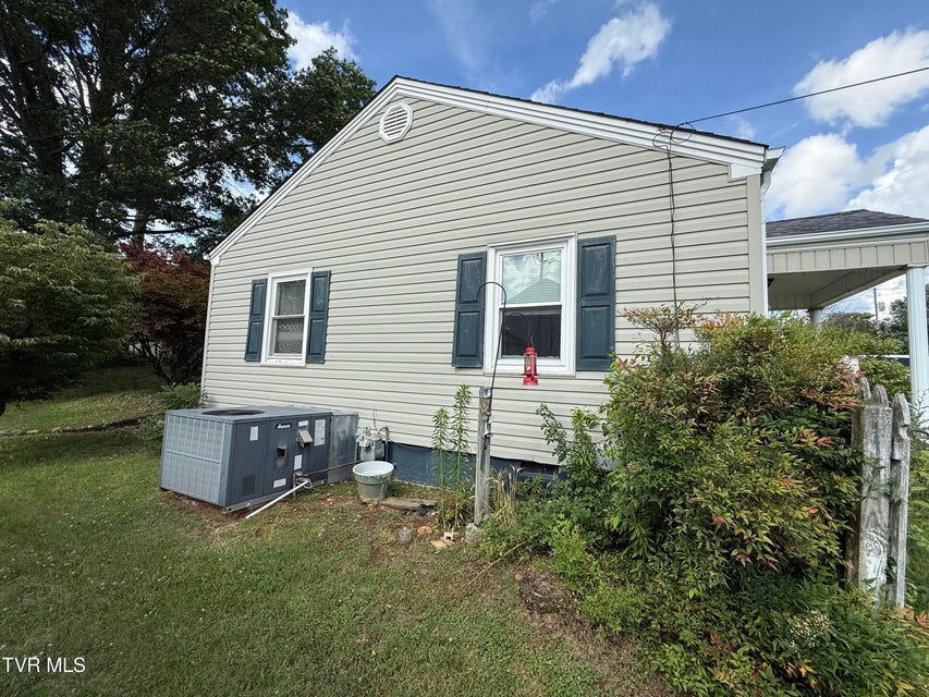 Photo #3: 609 D Street