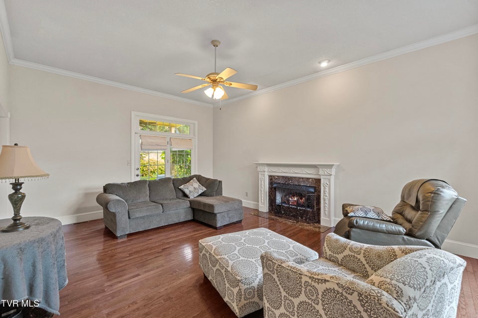Photo #4: 945 Dashaway Road