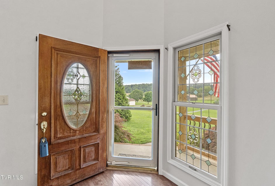 Photo #8: 945 Dashaway Road