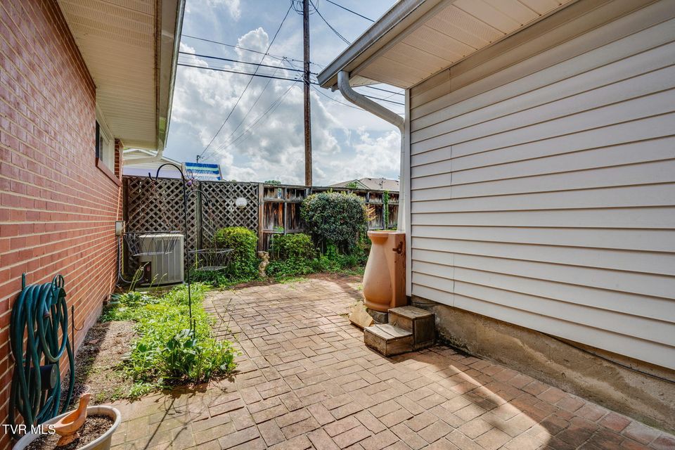 Photo #22: 837 Carlisle Drive
