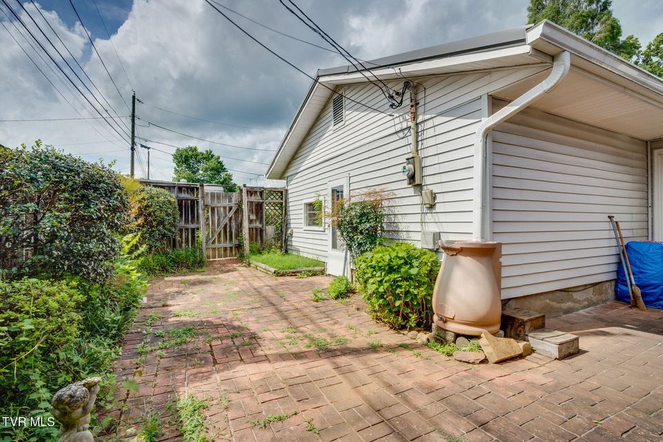 Photo #23: 837 Carlisle Drive