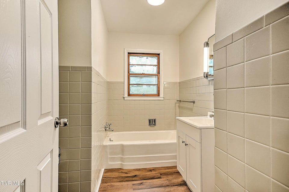 Photo #27: 419 Holly Street