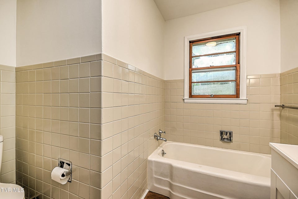Photo #28: 419 Holly Street
