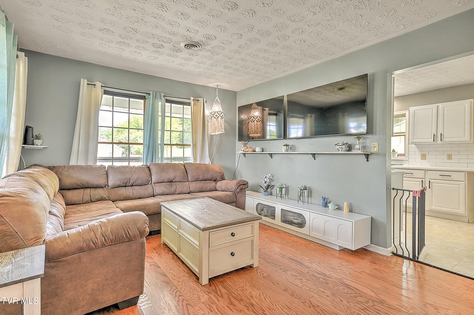 Photo #7: 2116 Hawthorne Street