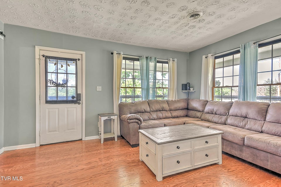 Photo #8: 2116 Hawthorne Street