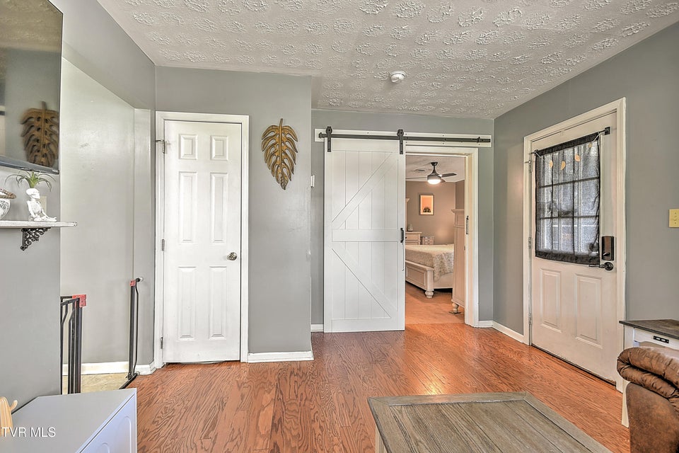 Photo #10: 2116 Hawthorne Street