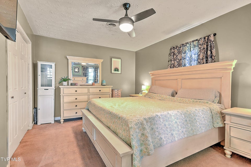 Photo #11: 2116 Hawthorne Street