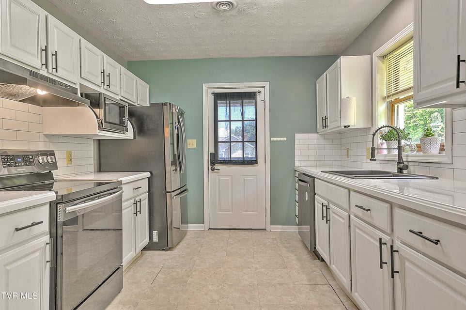 Photo #18: 2116 Hawthorne Street