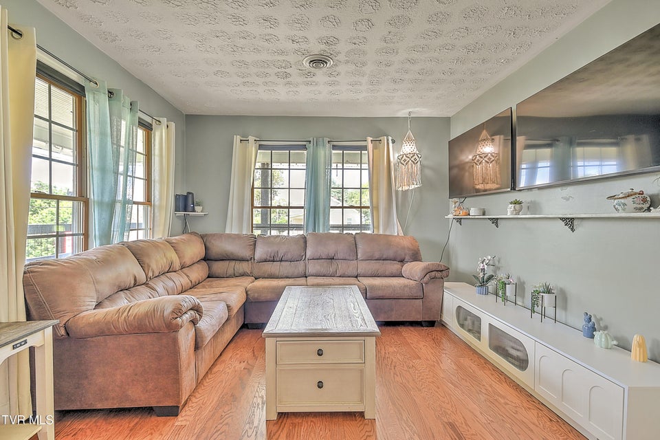 Photo #9: 2116 Hawthorne Street