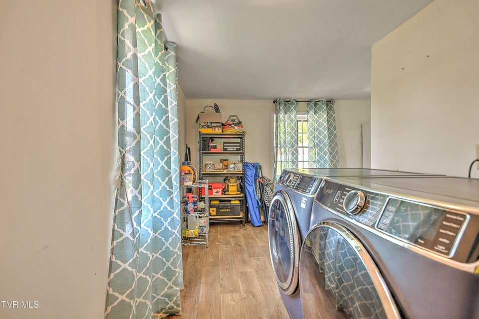 Photo #40: 2116 Hawthorne Street