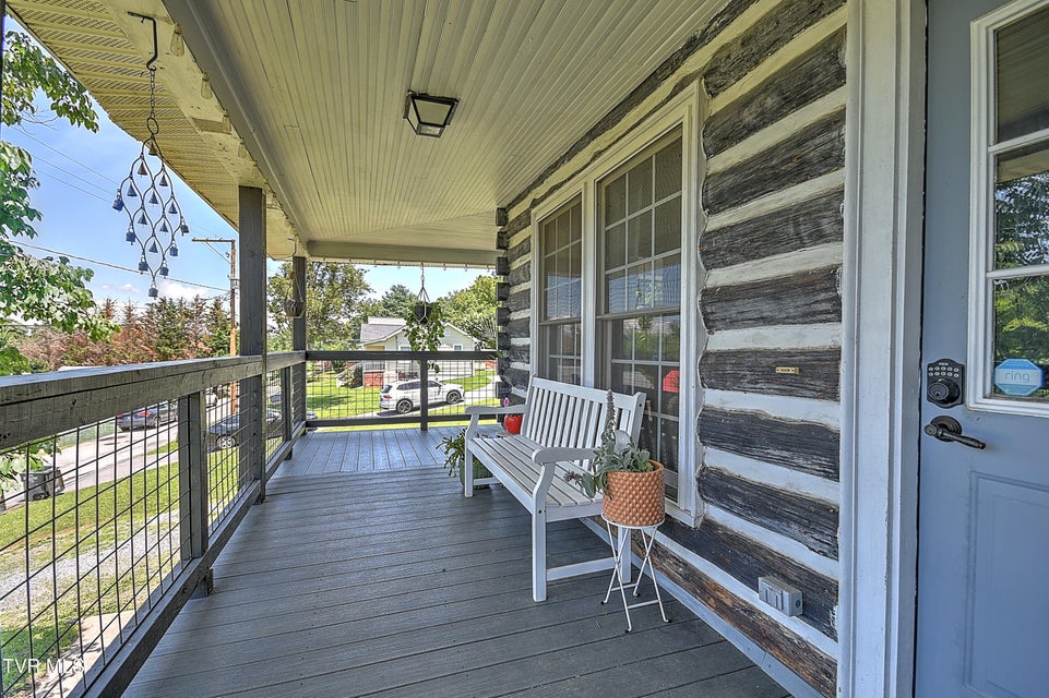 Photo #5: 2116 Hawthorne Street