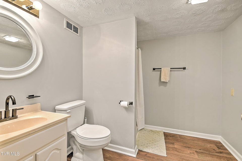 Photo #33: 2116 Hawthorne Street