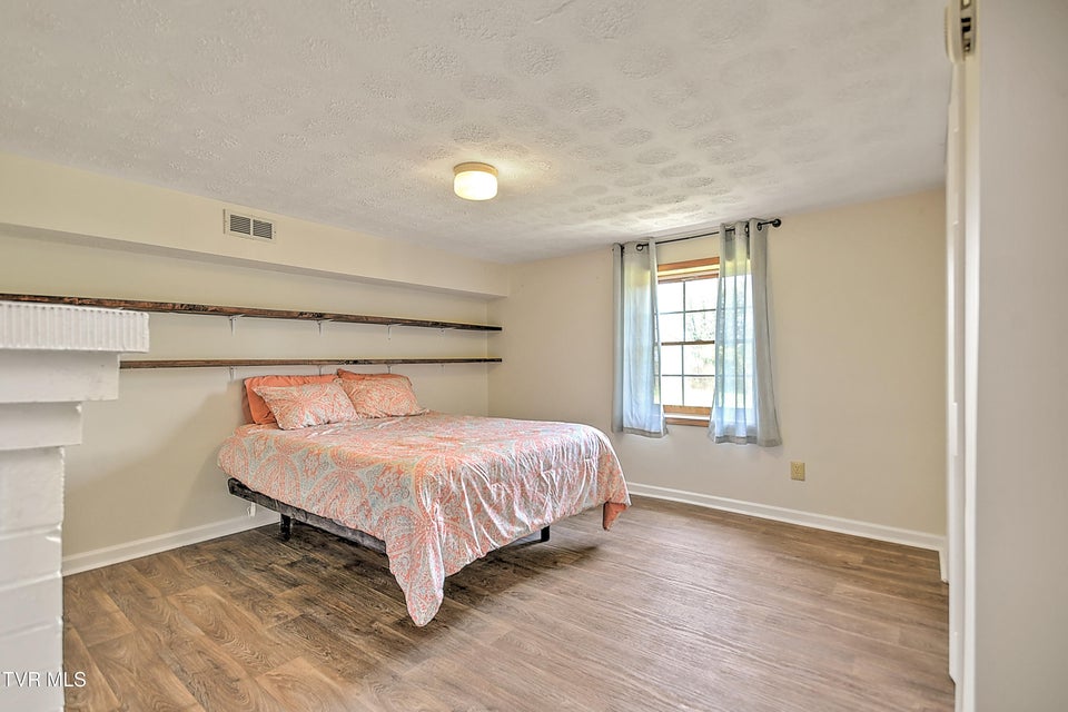 Photo #30: 2116 Hawthorne Street