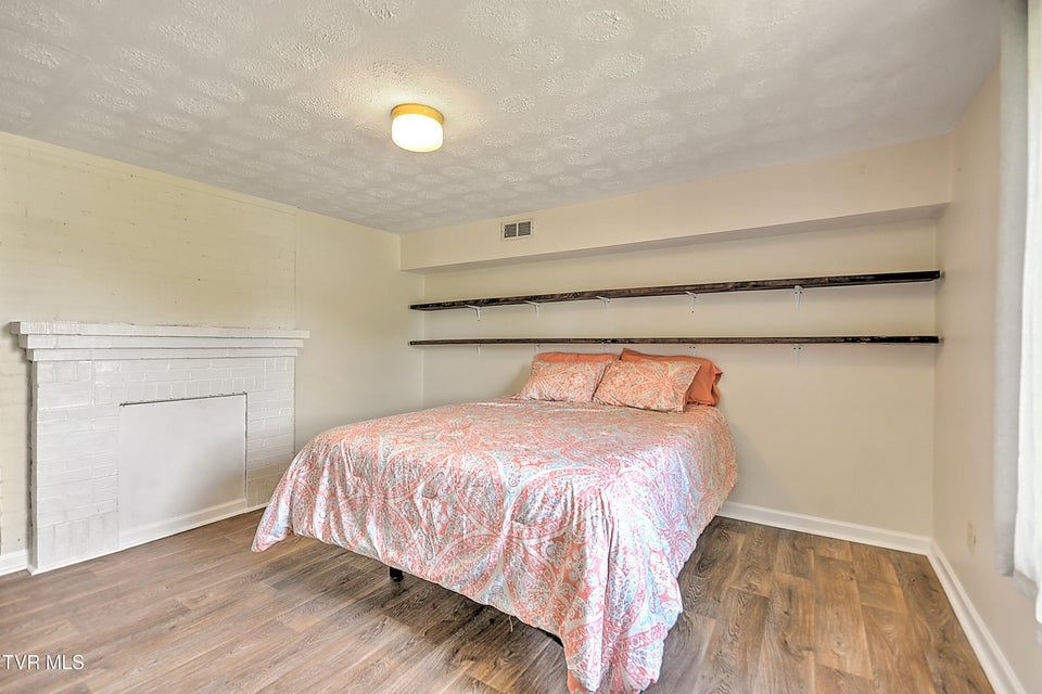 Photo #31: 2116 Hawthorne Street