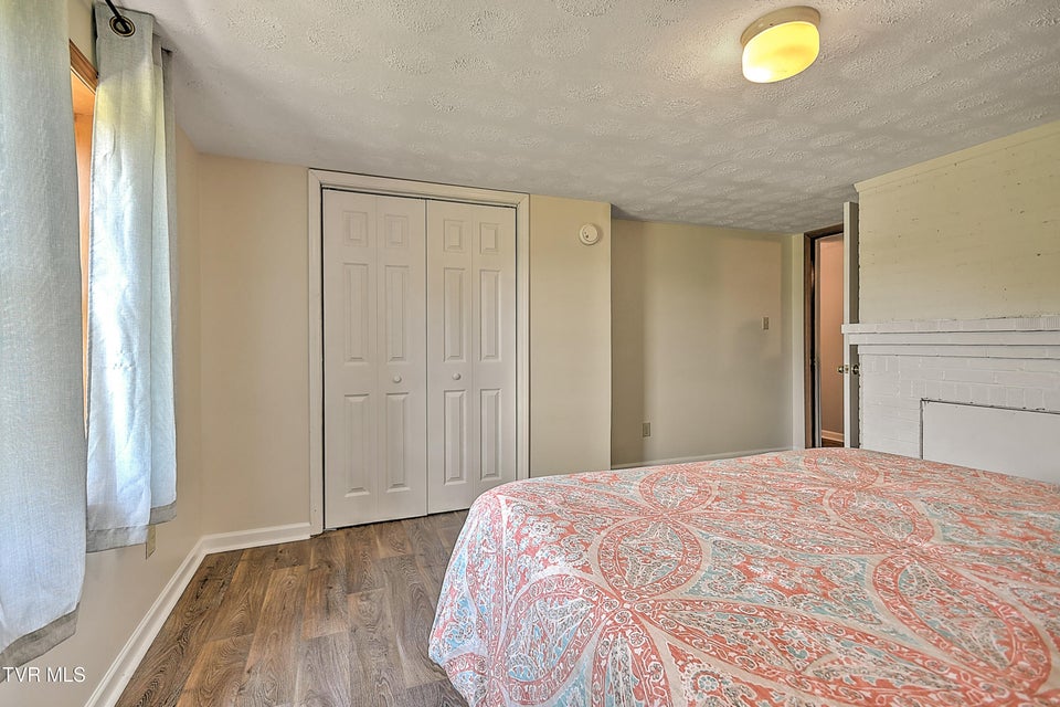 Photo #32: 2116 Hawthorne Street