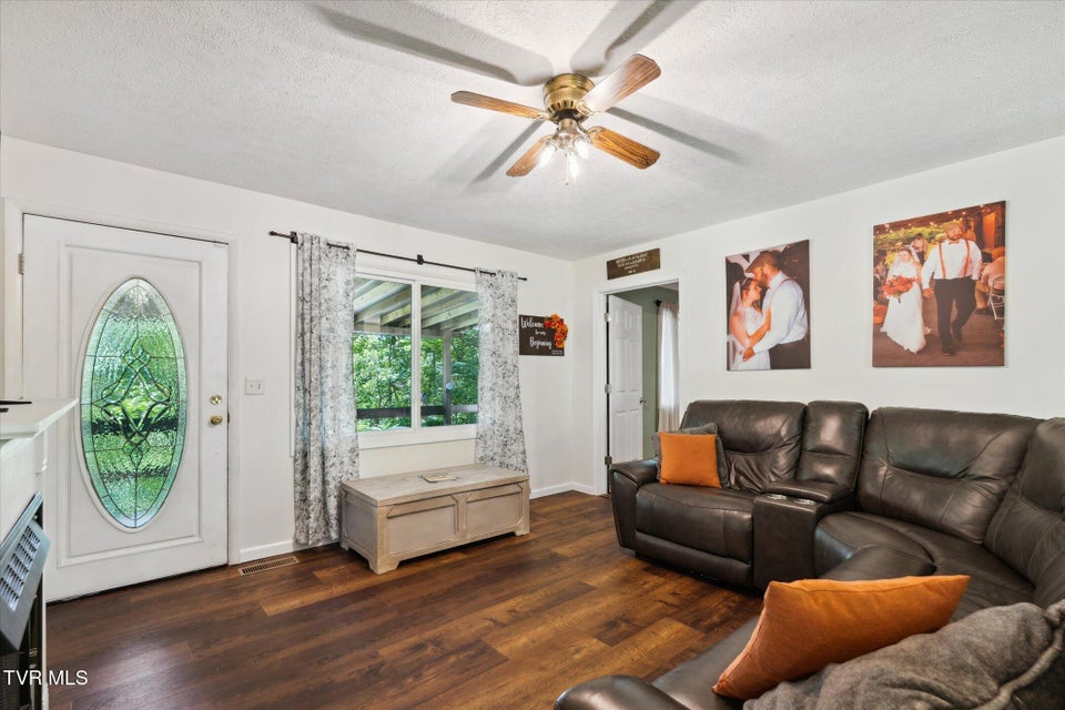 Photo #7: 151 Horseshoe Drive