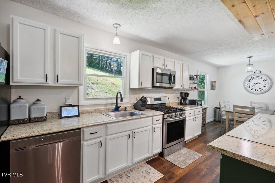 Photo #10: 151 Horseshoe Drive