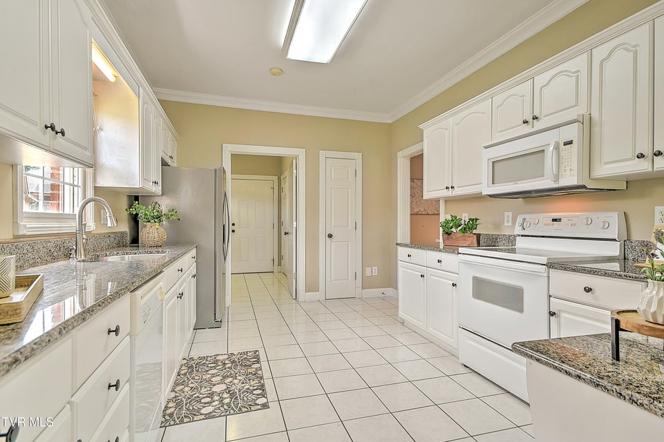 Photo #21: 1813 Waters Edge Dr Drive