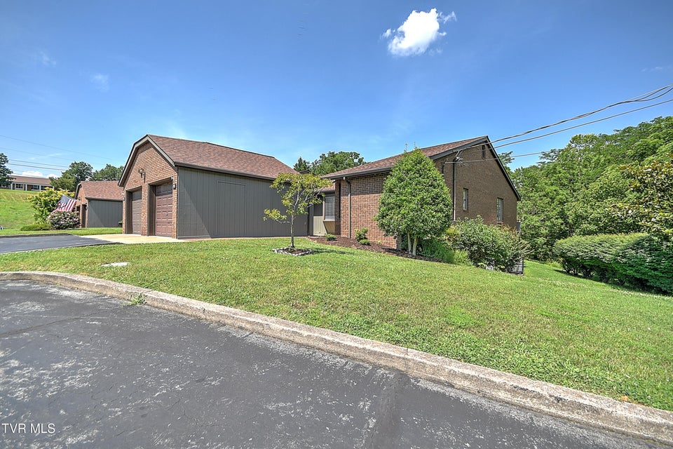Photo #6: 465 Manor Drive