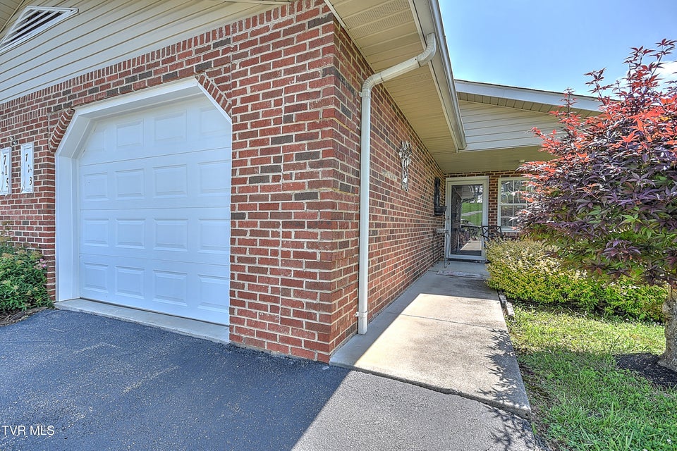 Photo #4: 713 Teasel Drive