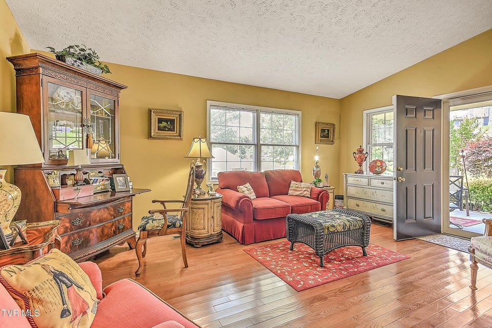 Photo #6: 713 Teasel Drive